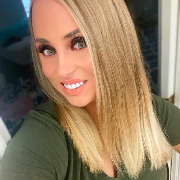 Meet your Posher, Becca - Picture 3 of 8